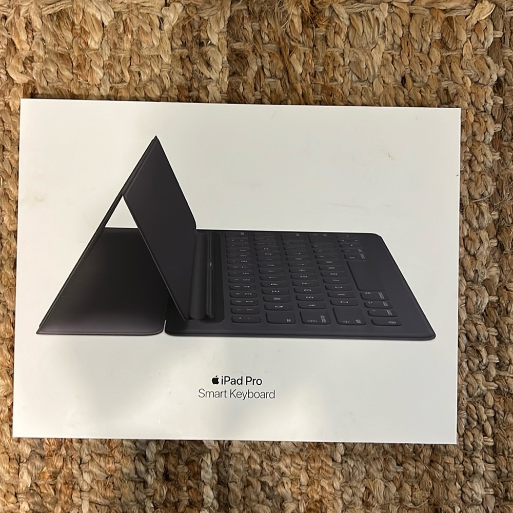 IPad Pro Smart Keyboard - in Original Packaging. Used 5-6 times.
